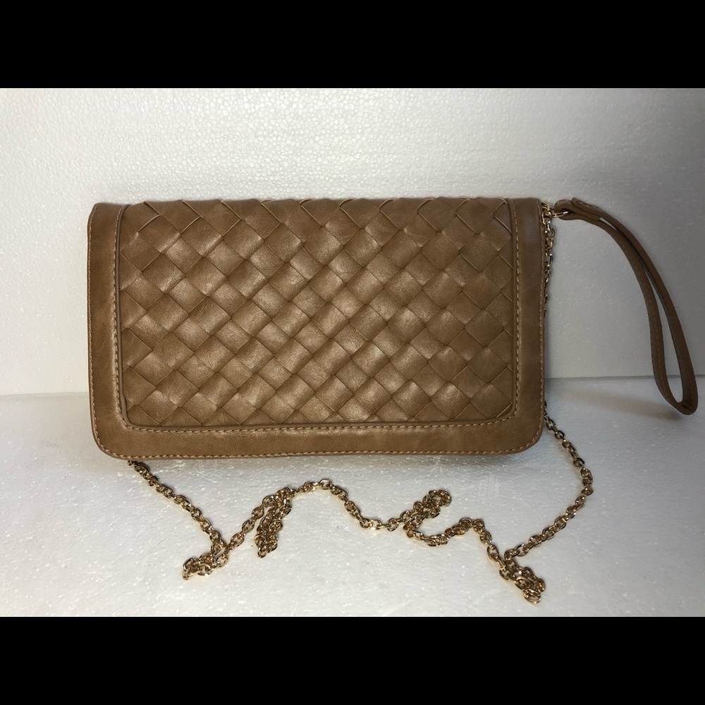 🛑SOLD🛑Urban Expressions crossbody chain clutch